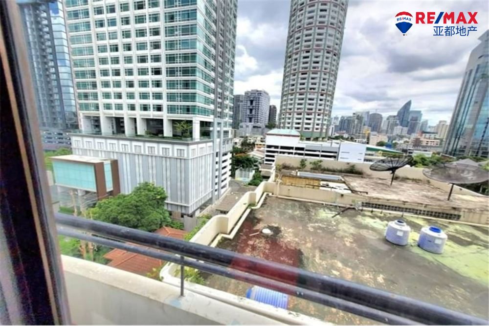  曼谷市中心大公寓202平方米3卧3卫出售 For sale big balcony 3 bedrooms on 9 floor Moon Tower Just 600m to BTS Thonglor Station 