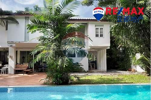 曼谷高端游泳池的4居室精致别墅 For Sale: Exquisite House with Private Pool and 4 Bedrooms in Sukhumvit 63