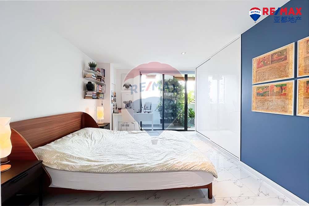 曼谷市中心公寓2卧2卫140平方米出售 Rare and Renovated: Spacious 2-Bedroom Unit with Huge Balcony at D.S. Tower 2 Now Available for Sale