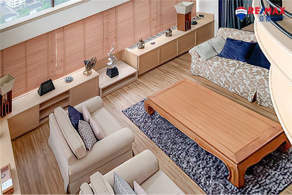 曼谷别墅豪华装修4卧3卫366平方米出售 REDUCED  Duplex 3 Bed Sukhumvit 53 