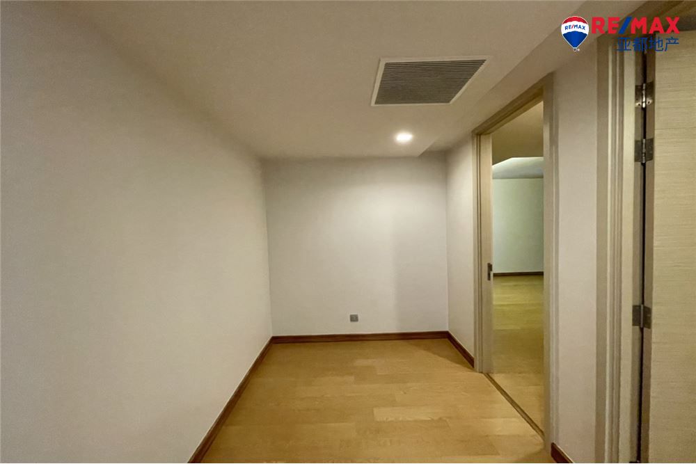 曼谷中心区BTS Prompong地铁附近三居室公寓出售 3 bedroom for sale near BTS Prompong