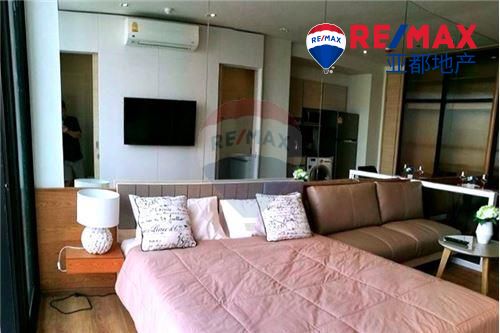 曼谷市区公寓29平方米1卧室1卫出售 Effortlessly access condominium to BTS Phrom Phong and Sukhumvit area.