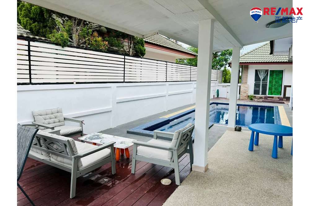 芭提雅班杜斯特泳池别墅220平方米5卧4卫出售 Baan Dusit Pattaya Village 1