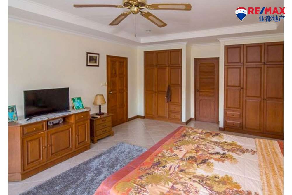 芭提雅中天塔莱一期98平方米1卧1卫出售 View Talay 1 Residence