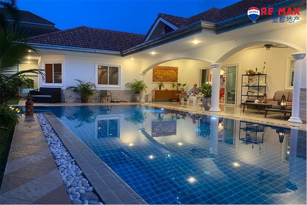 芭提雅豪华泳池别墅1200平方米5卧4卫出售 Beautiful Resort-Style Pool Villa in Silverlake Ar