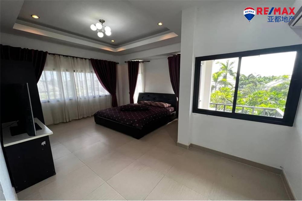 芭提雅汇雅杜斯特双层泳池别墅283平方米4卧4卫出售 Two-Storey House in Baan Dusit Pattaya Lake