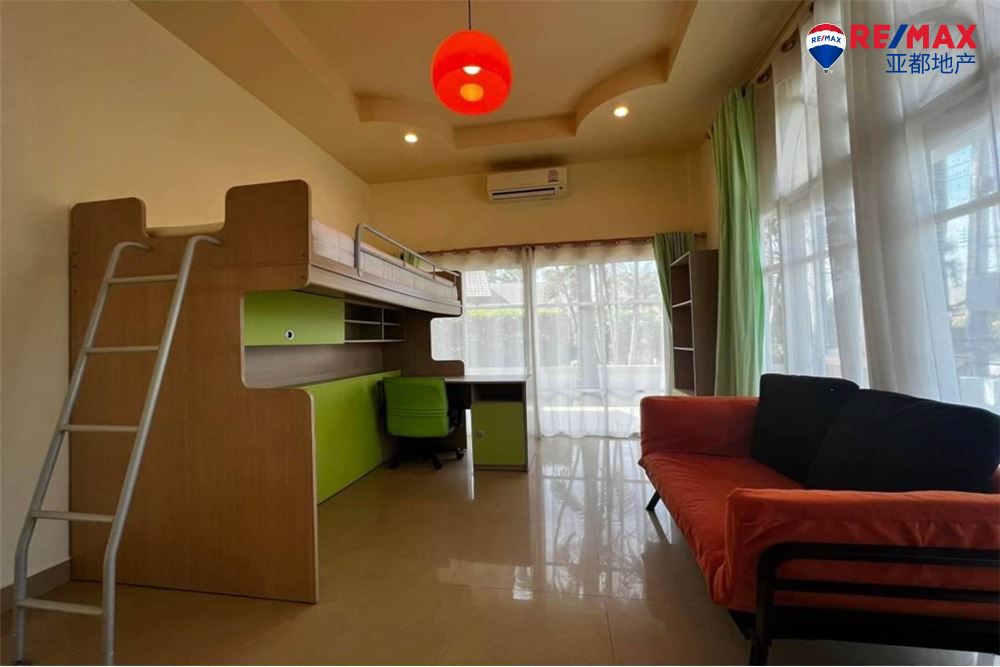 芭提雅班杜斯特泳池别墅230平方米4卧2卫出售 4 Bedroom House for Sale Baan Dusit Pattaya