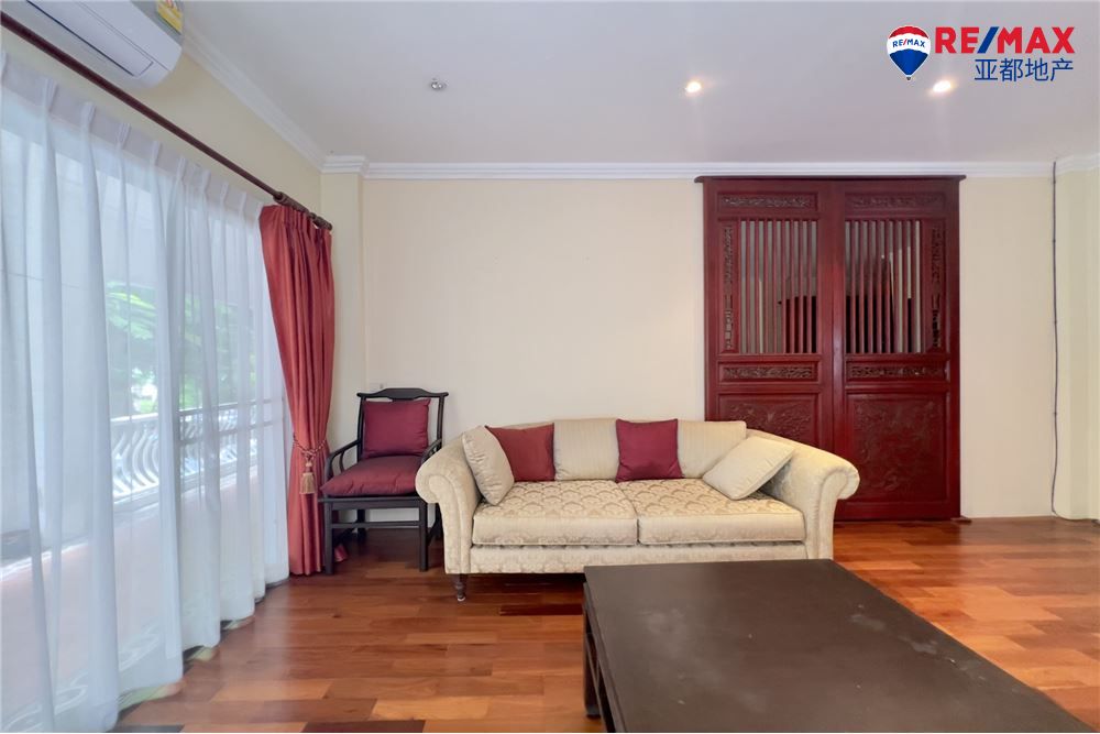 芭提雅班苏安拉拉纳公寓100平方米1卧1卫出售 Baan Suan Lalana 100 SQ.M. Large Bedroom for Sale