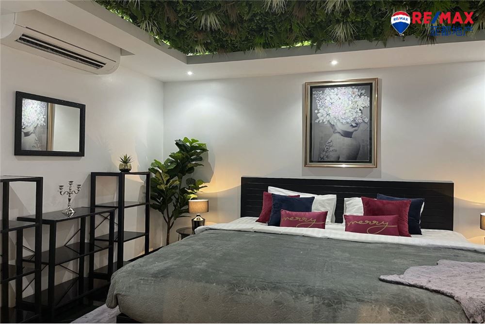 芭提雅中天棕榈绿洲海景别墅650平方米8卧8卫出售 Luxury 8 bedroom Palm Oasis for sale