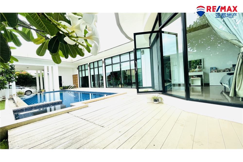 芭提雅现代泳池别墅2332平方米3卧3卫出售 A Modern Single House with Private Pool for Sale 