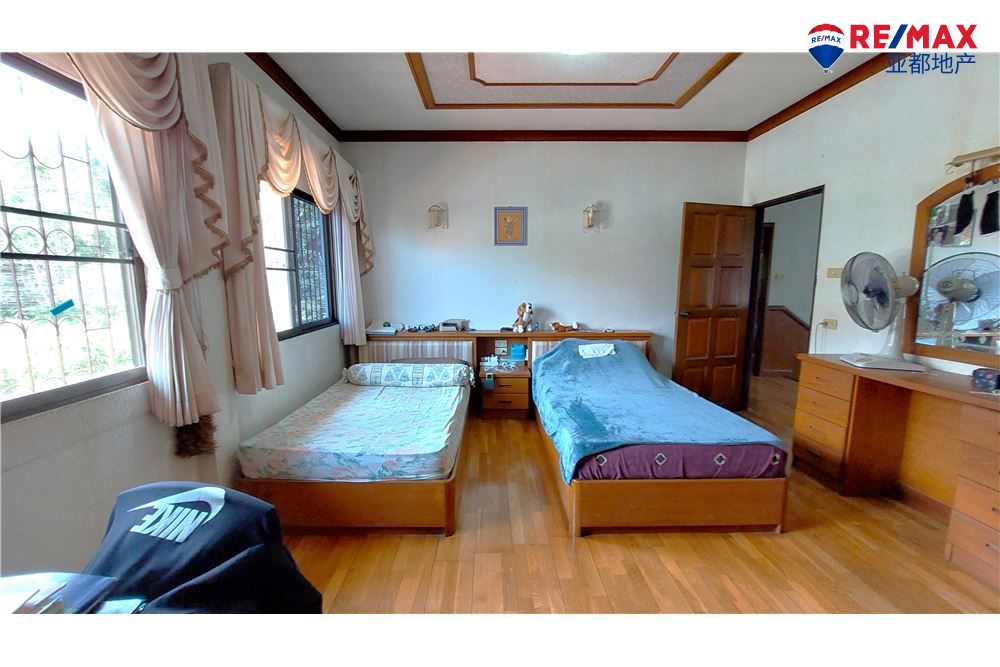 芭提雅花园度假村别墅250平方米5卧4卫出售 Mabprachan Garden Resort Two Storey Five Bedroom