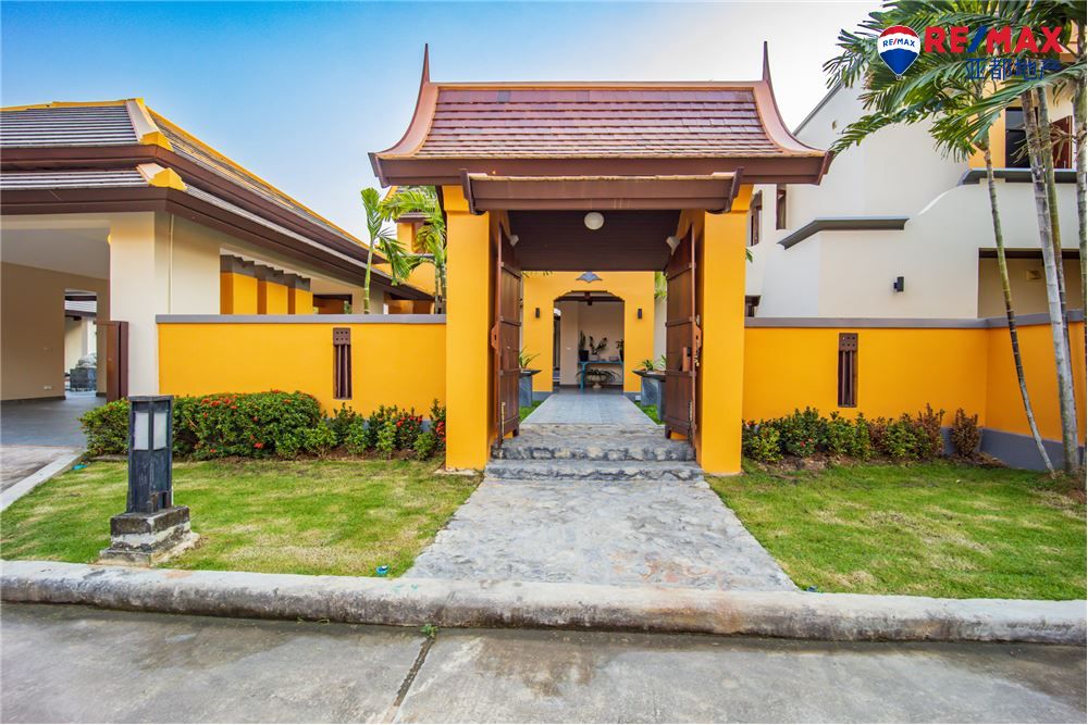 芭堤雅东区国际学校旁5房全新泰式豪华别墅 Phu Tara Pool Villa for Sale
