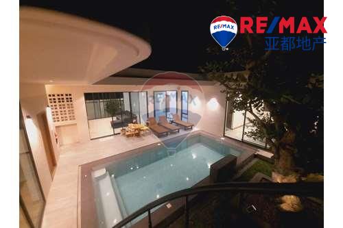 芭提雅现代别墅336平方米3卧4卫出售 Modern tropical style pool villa in Bang Saray