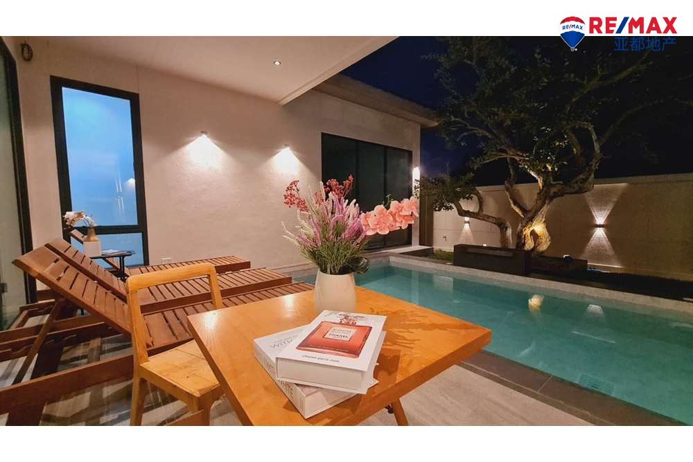 芭提雅现代别墅336平方米3卧4卫出售 Modern tropical style pool villa in Bang Saray