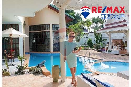 芭提雅泳池别墅1591平方米5卧5卫出售 Stunning 5-Bedroom Italian-Style Pool Villa
