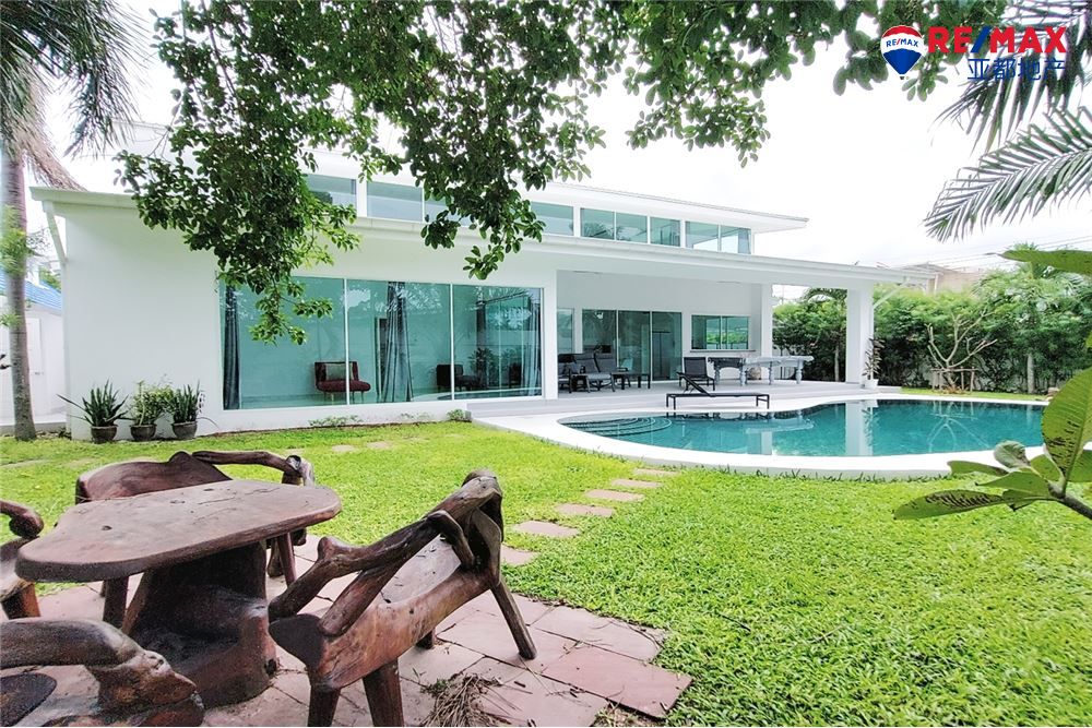 芭提雅现代别墅832平方米7卧8卫出售 Modern 7 Bedroom Pool Villa near Mabprachan lake