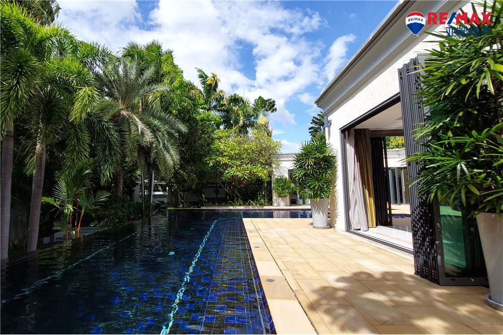 芭提雅泳池别墅550平方米3卧3卫出售 Luxury 3 Bedroom House with large Swimming Pool