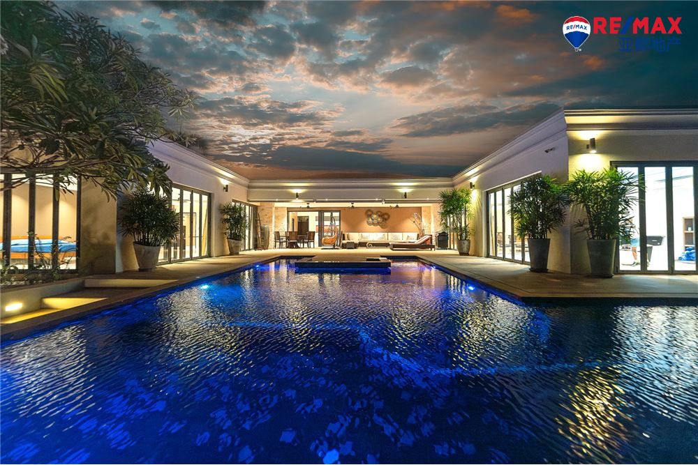 芭提雅泳池别墅550平方米3卧3卫出售 Luxury 3 Bedroom House with large Swimming Pool