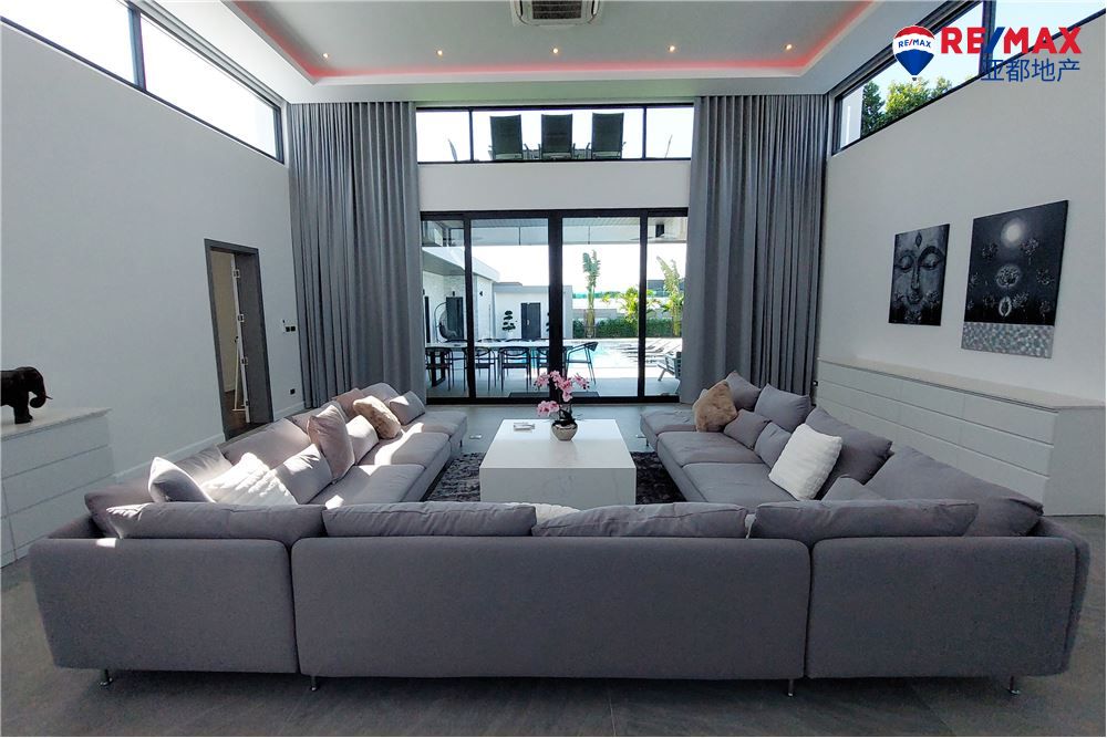 芭提雅东区暹罗皇家景观别墅区845平方米卧7卫出售 Luxury 6 Bedroom Pool Villa in Siam Royal View