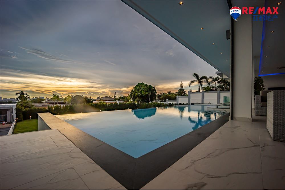 芭提雅东区Siam Royal View Estate豪华泳池别墅1700平方米10卧12卫出售 The Ultimate in Luxury!