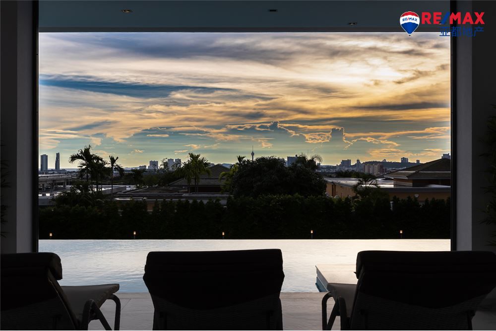 芭提雅东区Siam Royal View Estate豪华泳池别墅1700平方米10卧12卫出售 The Ultimate in Luxury!