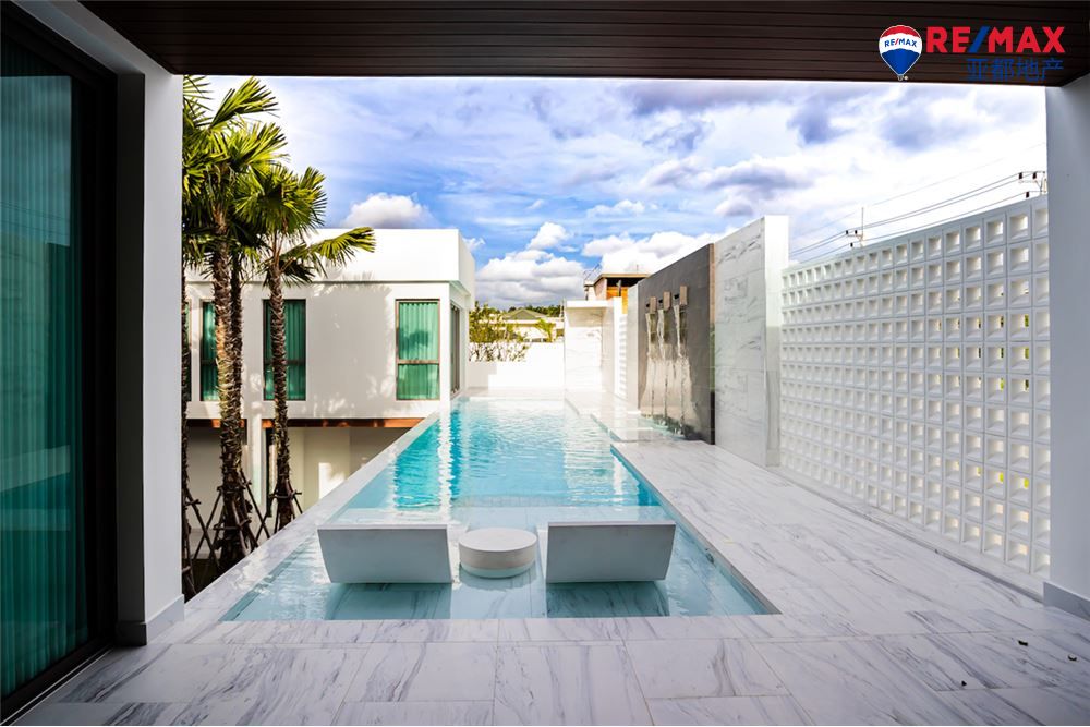 芭提雅东区Siam Royal View Estate豪华泳池别墅1101平方米7卧9卫出售 Luxurious, Modern Architectural Marvel!