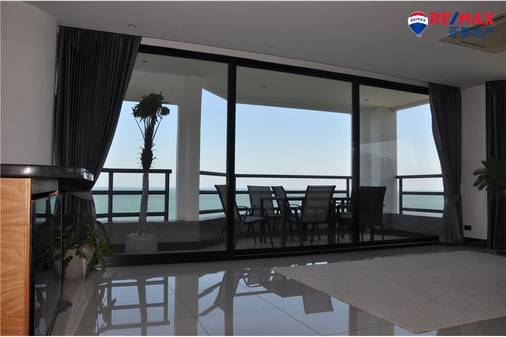 芭提雅海滩公寓82平方米2卧2卫出售 Luxury corner 2 BR condo absolute seafront