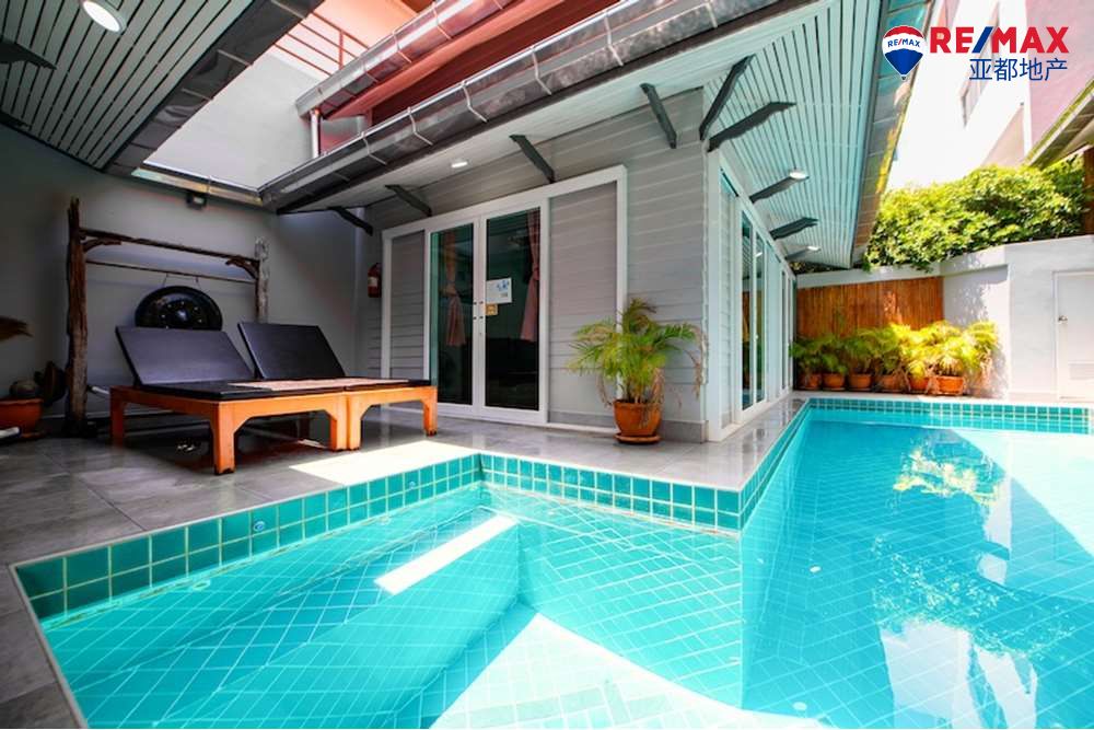 芭提雅中天泳池别墅270平方米6卧6卫出售 Romantic Pool Villa with 6 BR in quiet area for sale