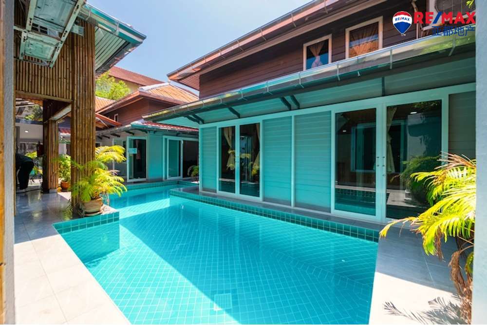 芭提雅中天泳池别墅270平方米6卧6卫出售 Romantic Pool Villa with 6 BR in quiet area for sale