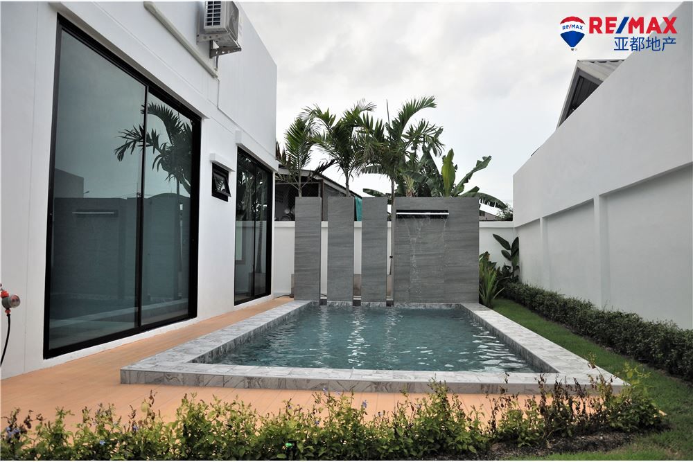 芭提雅现代别墅126平方米3卧2卫出售 Modern 3 bedroom Villas with private pool for sale