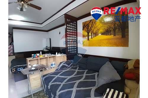 芭提雅公寓38平方米1卧1卫出售 one bedroom apartment in Pattaya Plaza for Sale