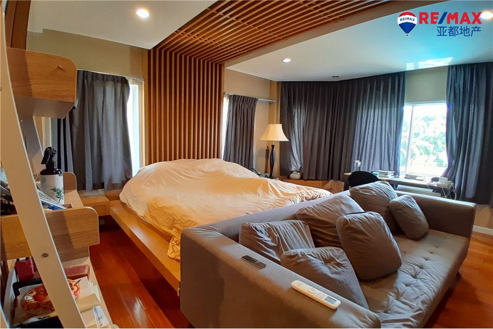 芭提雅白金别墅300平方米5卧5卫出售  Hot deal Luxurious 5-Bedroom Platinum Villa in Po