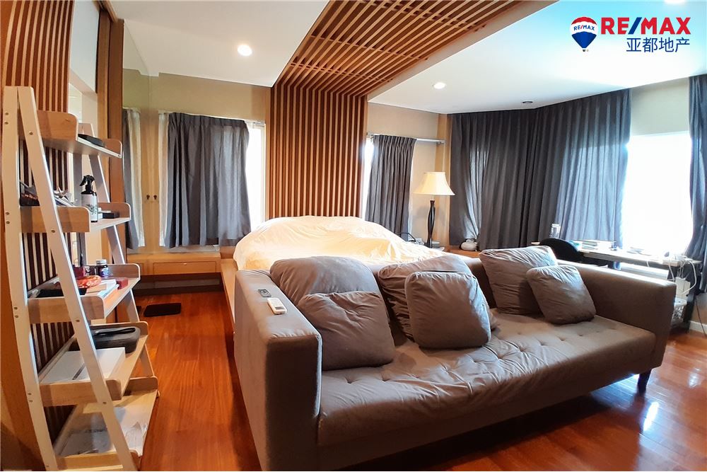 芭提雅白金别墅300平方米5卧5卫出售  Hot deal Luxurious 5-Bedroom Platinum Villa in Po