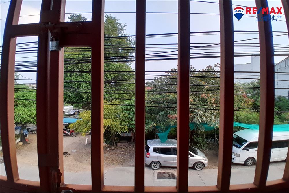 芭提雅别墅21平方米2卧2卫出售 Townhouse for sale 2 bedrooms 2 bathrooms in Nong Prue 
