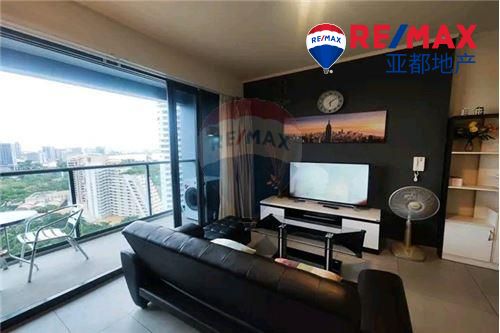 芭提雅旺伽玛特高端公寓50平方米1卧1卫出售 For Sale Luxury condo 1 Bedroom at Zire Wongamat 